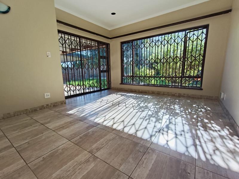 4 Bedroom Property for Sale in Schoongezicht Western Cape